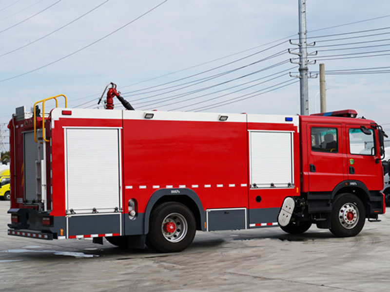 东风D9-7吨水罐消防车（常压泵）