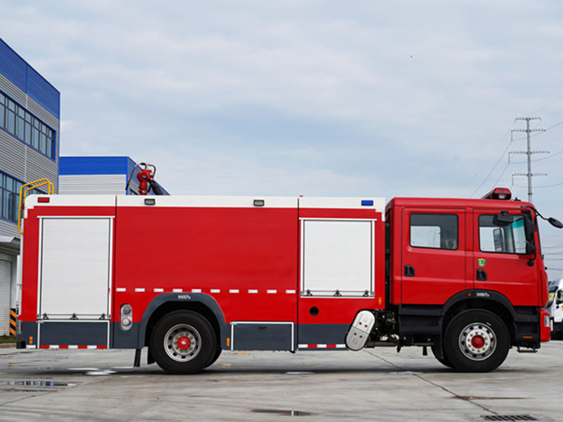 东风D9-7吨水罐消防车（常压泵）