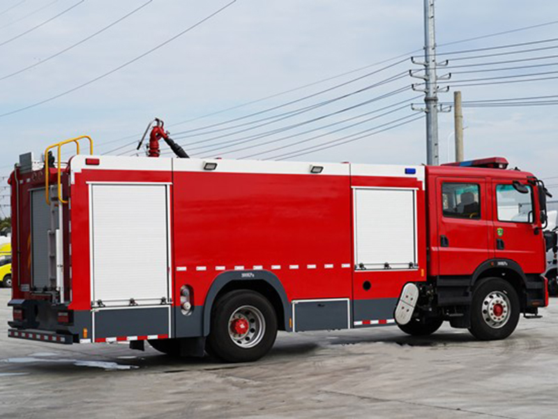 晶马D9-7吨泡沫消防车