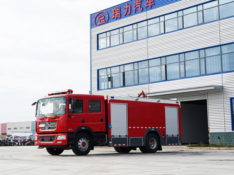 晶马D9-7吨泡沫消防车