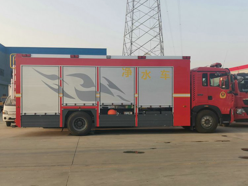 重汽豪沃净水车