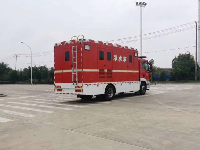 重汽豪沃野营净水车