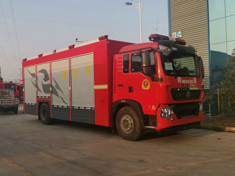 重汽豪沃净水车